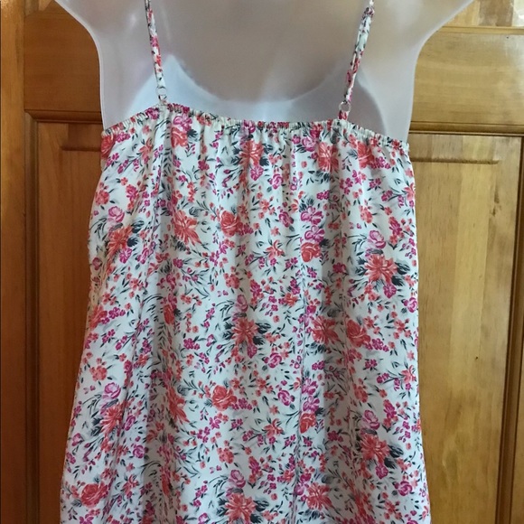 Queen Esther Floral Print Tank Top Cami Blouse
Size Small 4 - 6
100% Polyester - Picture 11 of 13